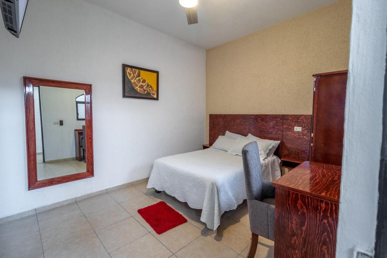 Hotel Casa Garatusa Yuriria Extérieur photo
